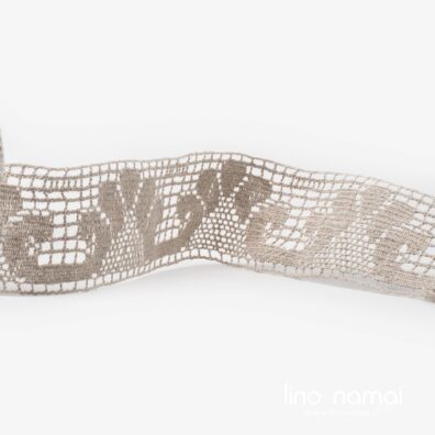 Lininis nėrinys natūraliai pilkas gėlių raštu