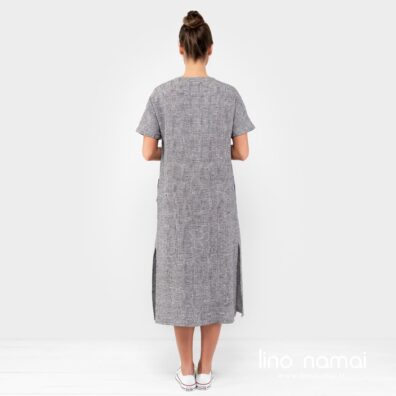 Lininė juodai-baltai languota suknelė, nugaros pusė