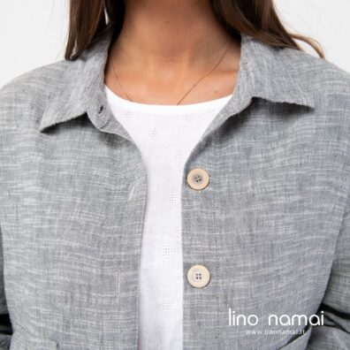 Puslininis pilkas švarkelis užsegamas sagomis