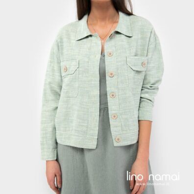 Puslininis švarkas žalias su kišenėmis ant krūtinės