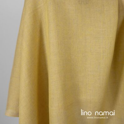 Lininis audinys iš geltonų ir natūralios spalvos verpalų