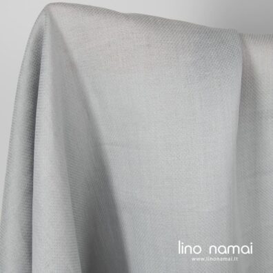 Melsvai pilkas lininis audinys