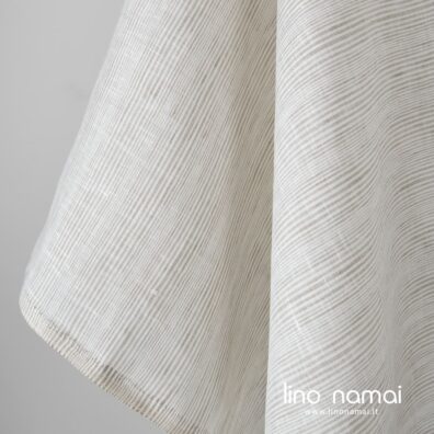 Lininis audinys rusvais horizontaliais dryžiukais