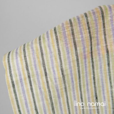 Lengvas, šiek tiek permatomas dryžuotas lininis audinys