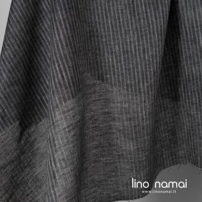 Dryžuotas lininis audinys iš juodų ir baltų verpalų