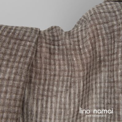 Rudas melanžinis lino audinys langeliais