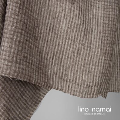 Minkštas švelnus specialiai skalbtas lino audinys rudais langeliais
