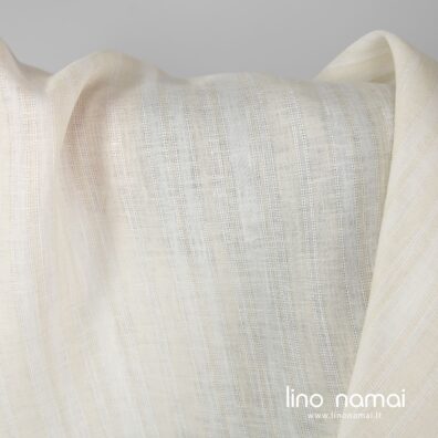 Lininis audinys gelsvais, pieno baltumo ir ažūriniais dryžiais