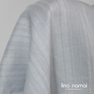 Lininis audinys melsvai pilkais dryžiais ir ažūrinėmis juostelėmis