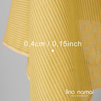 Geltonas lininis audinys šviesiai žaliais dryžiukais