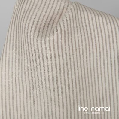 Lininis audinys rusvas tankiomis ir retesnėmis juostelėmis