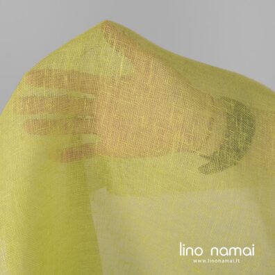 Šviesiai žalias permatomas lino audinys