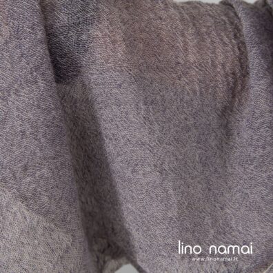 Lino - vilnos audinys iš violetinių lino ir baltų vilnos verpalų