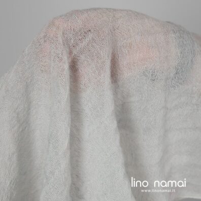 Audinys iš melsvai žalsvų lino ir baltų vilnos verpalų