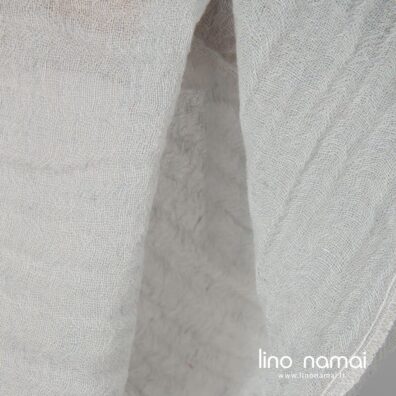 Minkštas, specialiai skalbtas melsvai žalsvas lino - vilnos audinys