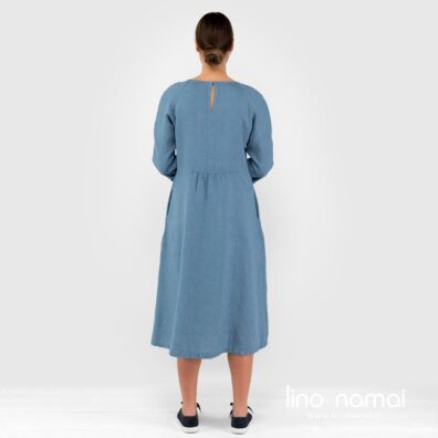 Lininė mėlyna suknelė, nugaros pusė