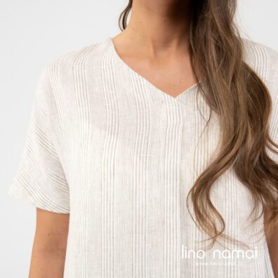 Lininė rusvai dryžuota suknelė su V iškirpte ir dekoratyvine kloste priekyje per visą ilgį