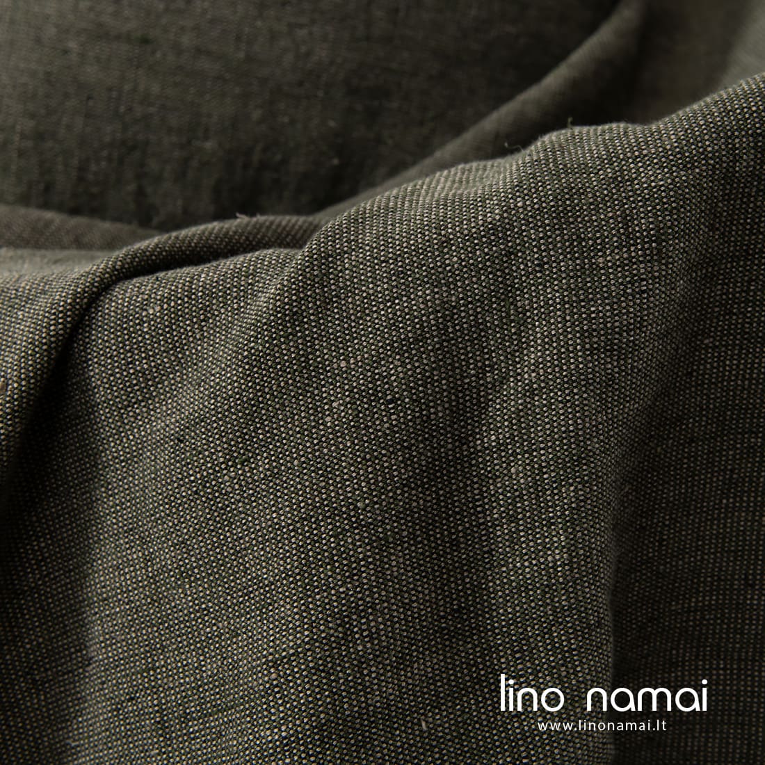 Lininio pledo audinys austas iš žalių, smėlio spalvos, rudų ir juodų verpalų