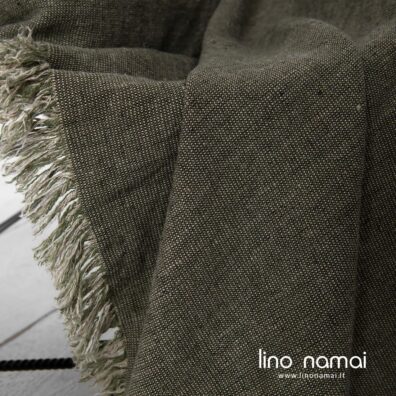 Lininis žalias margas pledas su 5cm kutais trumposiose kraštinėse