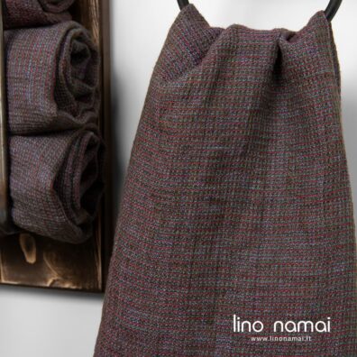 Lininio „vaflinio“ vonios rankšluosčio audinys išaustas iš žalių, mėlynų ir raudonai rudų verpalų