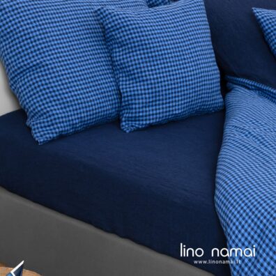 Lininė tamsiai mėlyna skalbto lino paklodė PORTOFINO ir mėlynai languoti KOLKA užvalkalai
