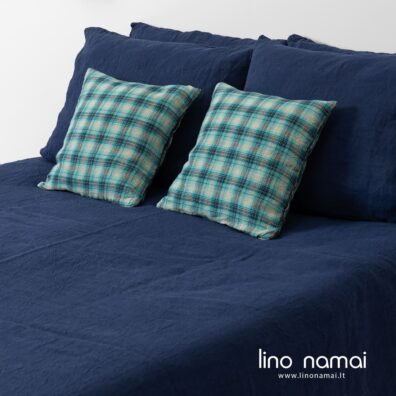 Žaliai languotos pagalvėlės IDO ir tamsiai mėlyna lininė patalynė PORTOFINO