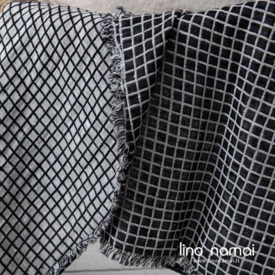 Puslininis dvipusis juodai-baltai languotas pledas