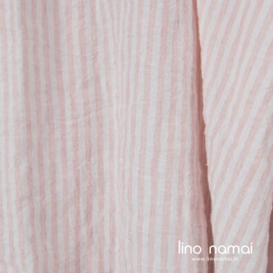 Lininis audinys rožiniais, baltais dryžiais platus skalbtas