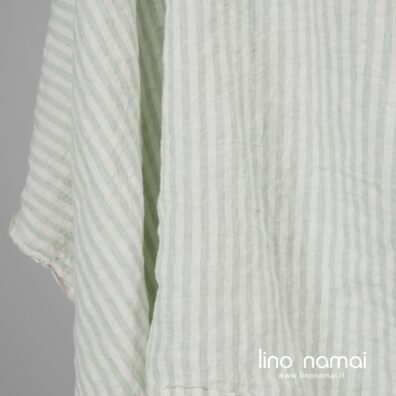 Platus lino audinys šviesiai žaliais ir baltais dryžiais