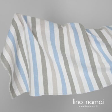 Puslininis platus audinys pilkais melsvais dryžiais skalbtas