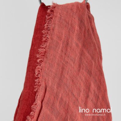 Lininė raudona skara su kutais
