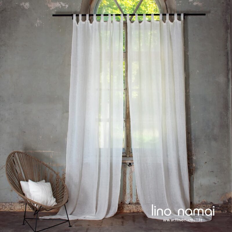 Balta lininė užuolaida