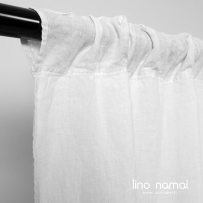 Lininė balta užuolaida su kanalu karnizui