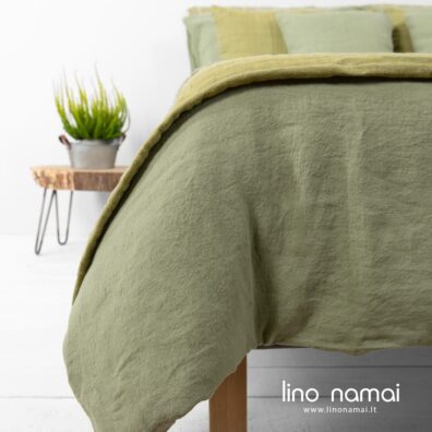 Šviesiai žalias lininis antklodės užvalkalas su sagomis