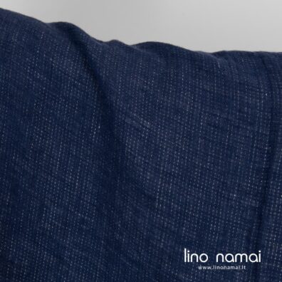 Mėlynoji lininio audinio pusė su pilkais brūkšniukais