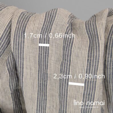 Minkštas švelnus skalbtas lino audinys mėlynai dryžuotas drabužiams, namų tekstilei siūti