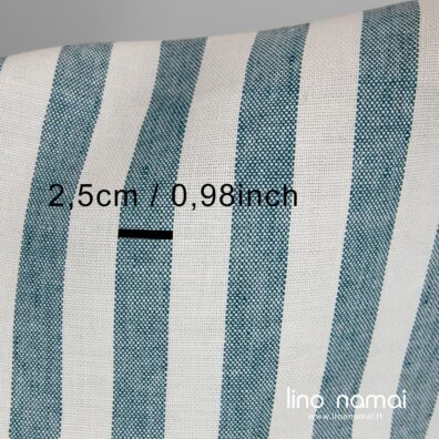 Tvirtas, tankus, sunkus lino audinys mėlynomis juostomis