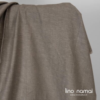 Puslininis audinys su rudais rombais