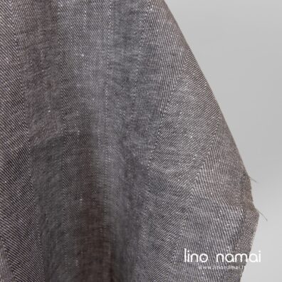 Pilkas raštuotas lininis audinys drabužiams, lovų užklotams, užuolaidoms