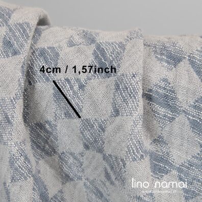 Lino-medvilnės audinys pilkais rombais drabužiams, pledams, šalikams