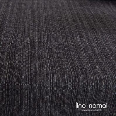 Lininės staltiesės audinys iš juodų ir tamsiai pilkų verpalų