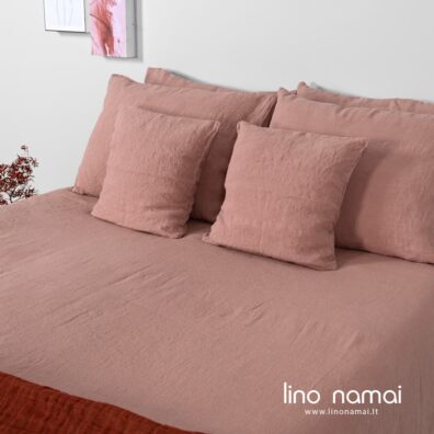 Šviesiai rudas lininis pagalvės užvalkalas su užkaitu šone