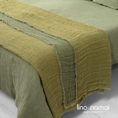 Žalia dvipusė lininė lovatiesė iš minkšto švelnaus skalbto audinio