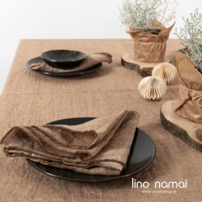 Lininė šviesiai ruda servetėlė ažūriniai dryžiukais