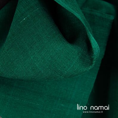 Lininis žalias audinys baltais dryžiukais drabužaims, namų tekstilei