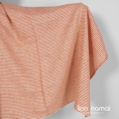 Lininis audinys geltonais, raudonais langeliais