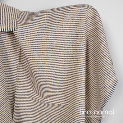 Lininis audinys geltonais, mėlynais langeliais