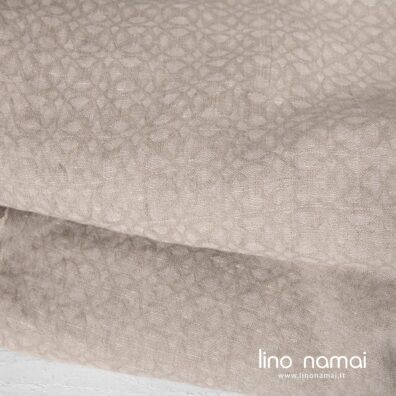 Raštuotas audinys iš baltų ir natūralios spalvos lino ir vilnos verpalų
