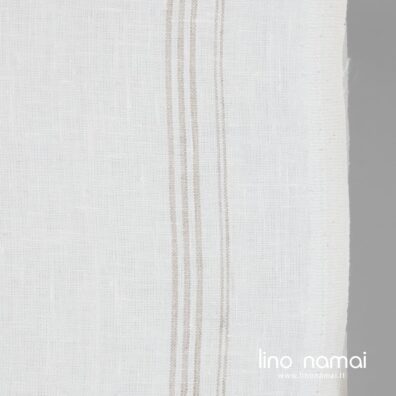 Pieno baltumo lininis audinys pilkšvomis juostelėmis virtuvės rankšluosčiams siūti