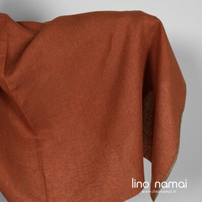 Lino audinys oranžiniais dryžiais